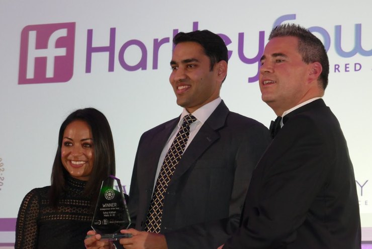 Sahaj Kothari receiving an industry award