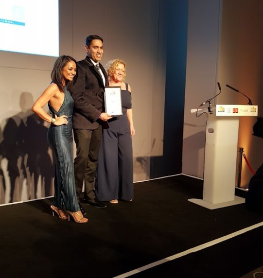 Sahaj Kothari receiving the Business Innovation Award 2018